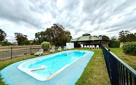 Redgum Motel